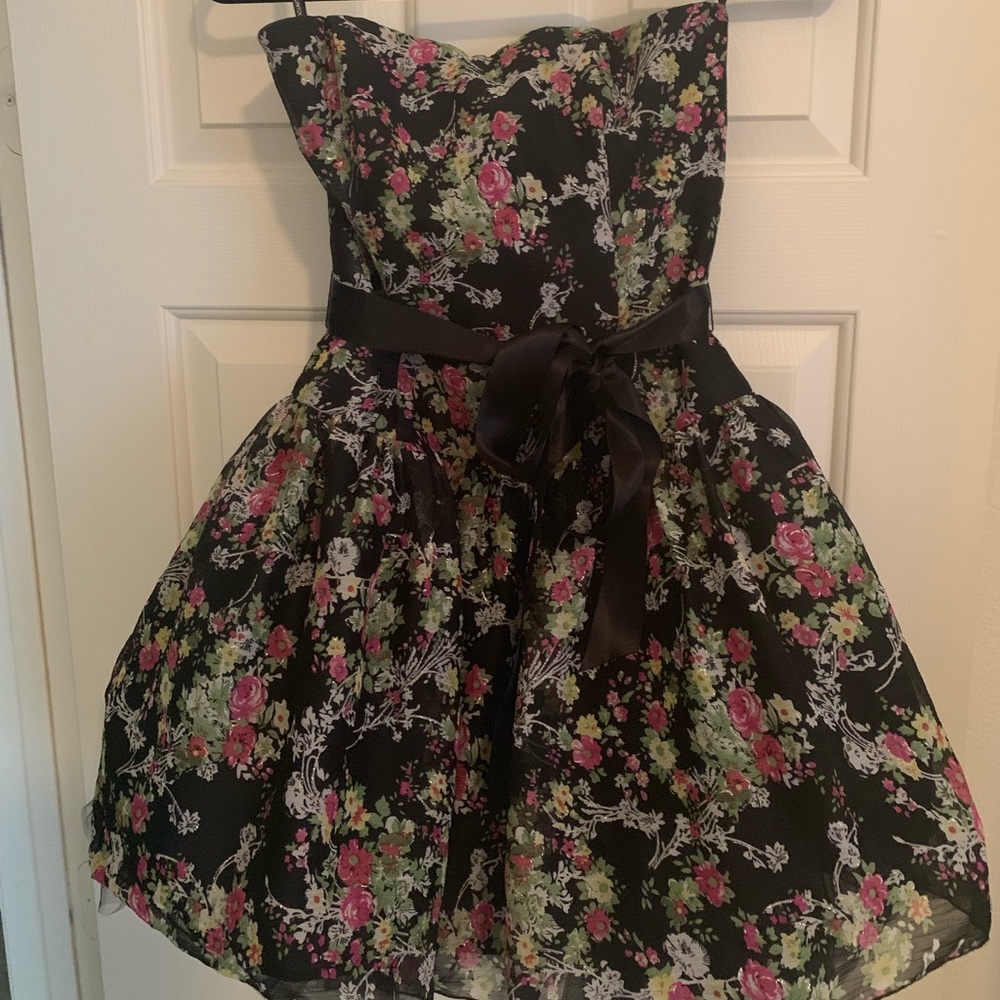 Beautiful Jessica McClintock dress